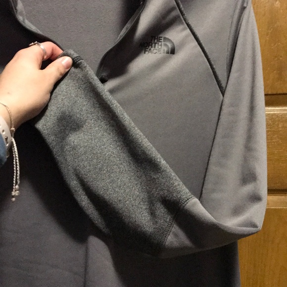 North Face pullover hoodie - Picture 4 of 4